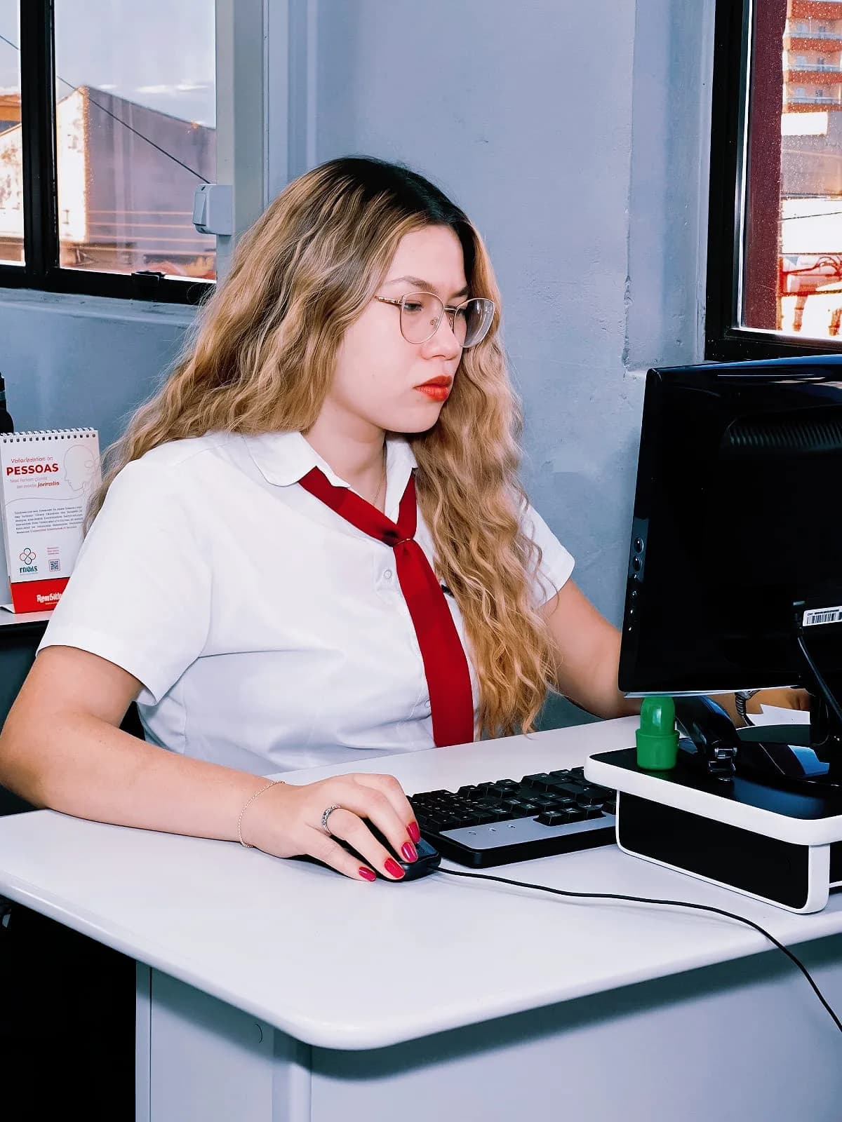 Profissional da Contasp em atendimento